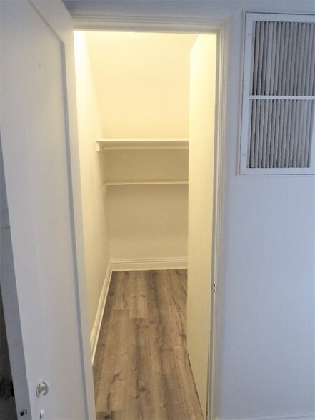 Building Photo - 227 S Gale Dr