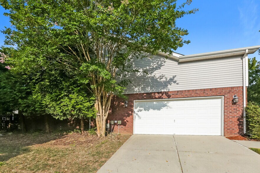 Building Photo - 6246 Silver Chime Way