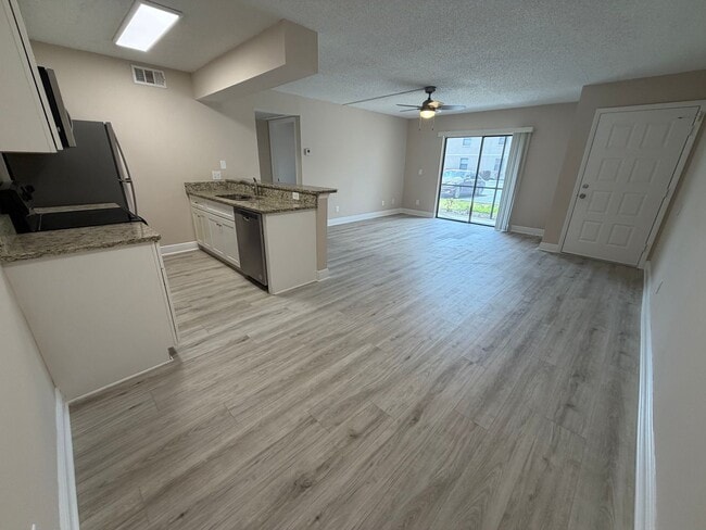 Building Photo - 5315 Summerlin Rd
