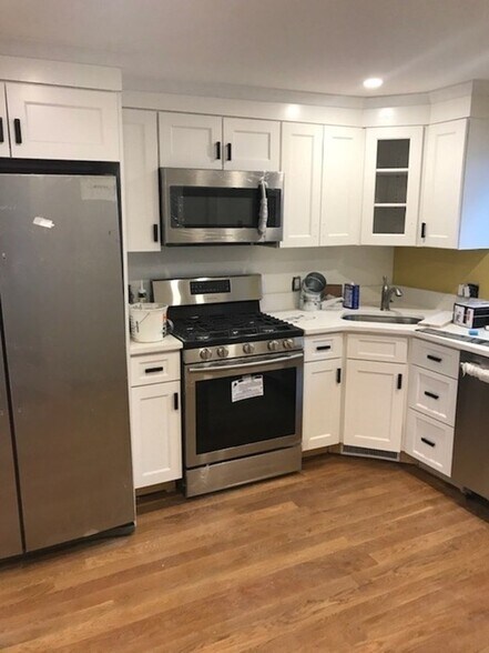 Building Photo - 101 School St