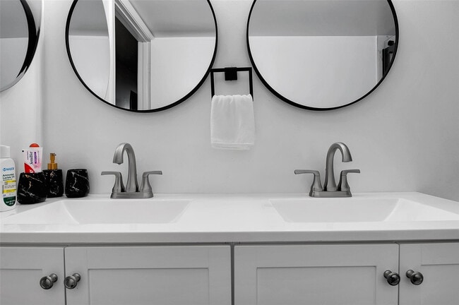 Building Photo - 260 NW 76th Ave