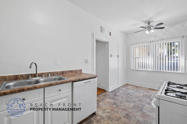 Building Photo - 566 W. 17th St.