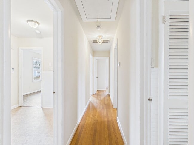 Building Photo - 1018 Barlen Dr