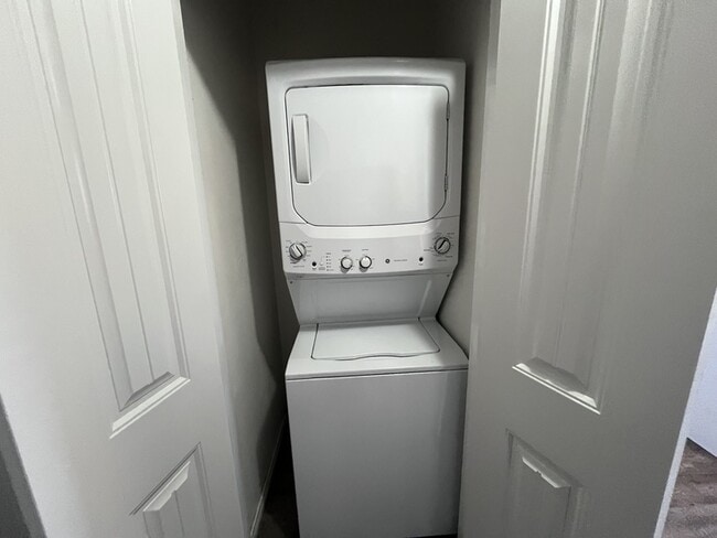 Building Photo - 3416 Itasca St