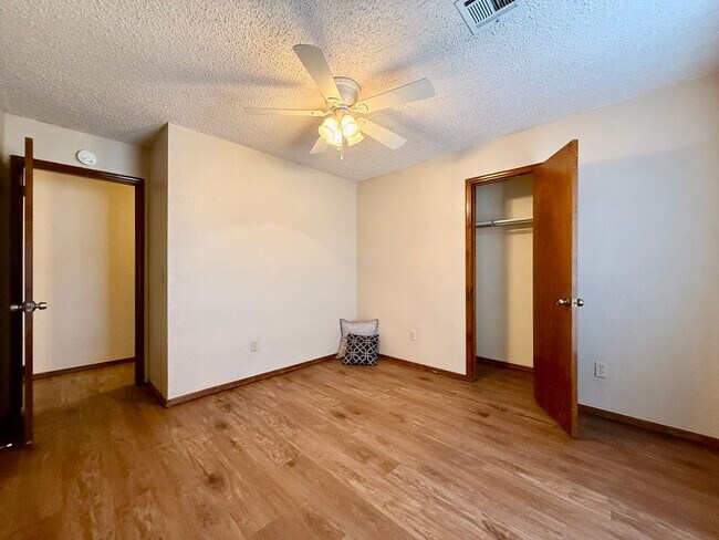 Building Photo - 1368 Cedarbrook Ln