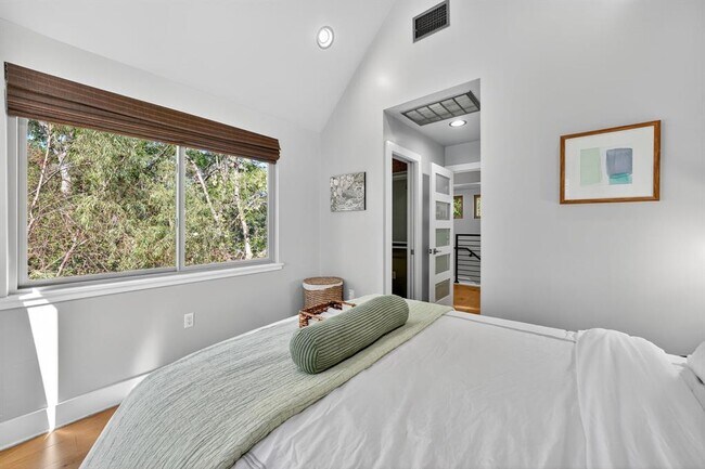 Building Photo - 2710 Wilson St