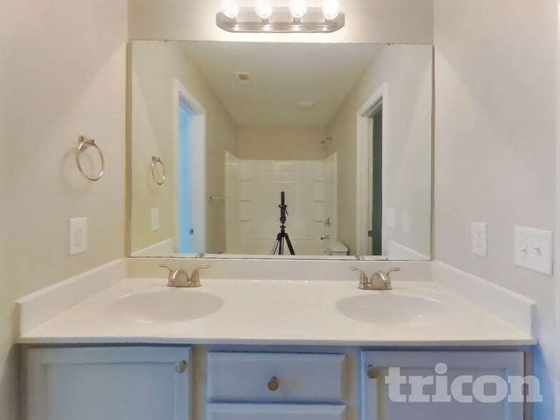 Building Photo - 4600 Montelena Dr