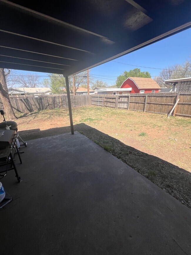 Building Photo - Pre Leasing for Fall 2026!! 4/3 in Medical District!