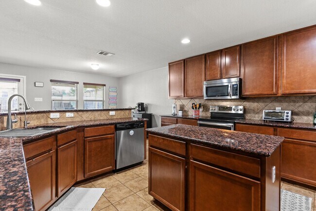 Building Photo - White Rock Estates