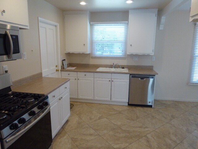 Building Photo - COMING SOON! Beautifully Remodeled Single-...