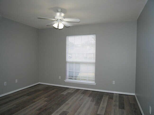 Building Photo - 1401 Osage Dr