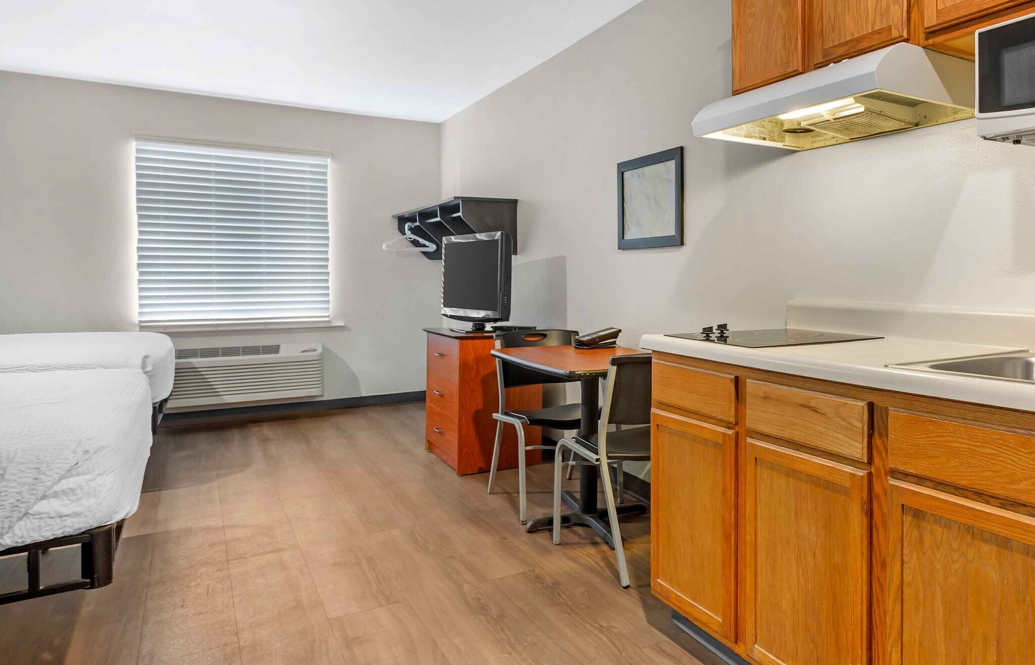 Building Photo - Furnished Studio-Fort Myers