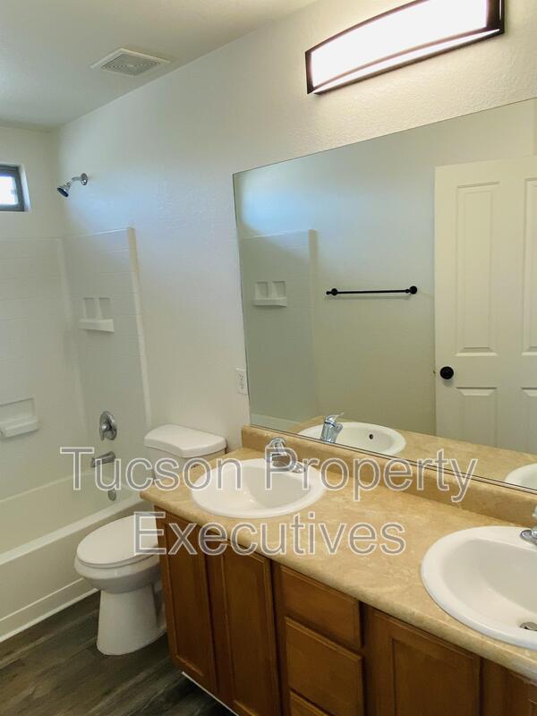 Building Photo - 11879 W Fontenelle Dr