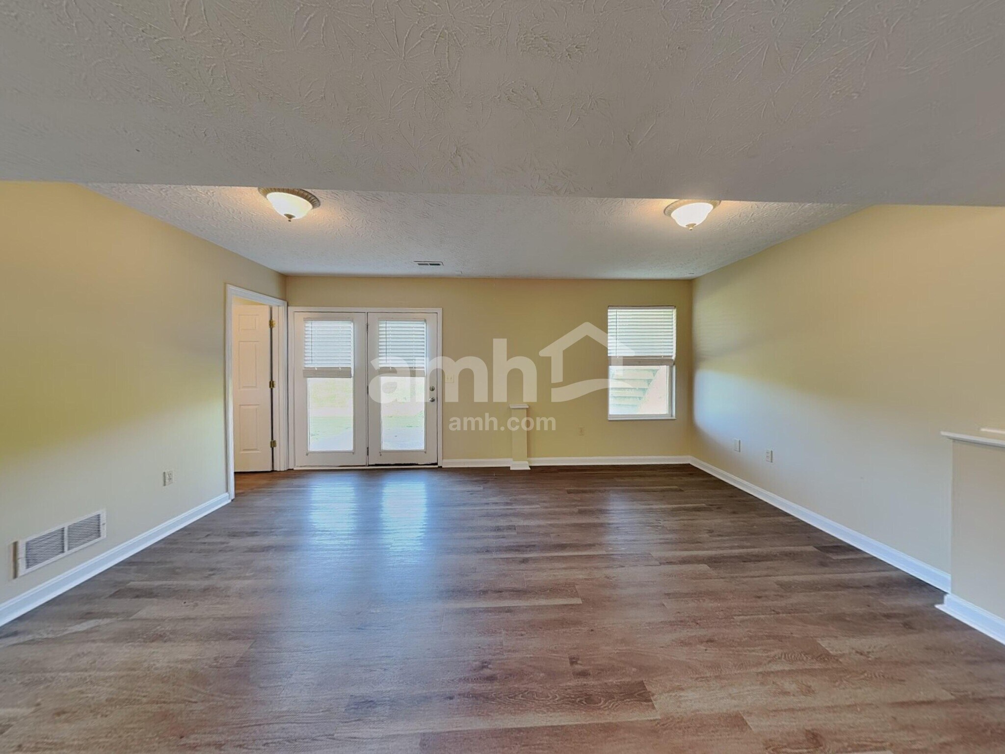 Building Photo - 10296 Manassas Ct