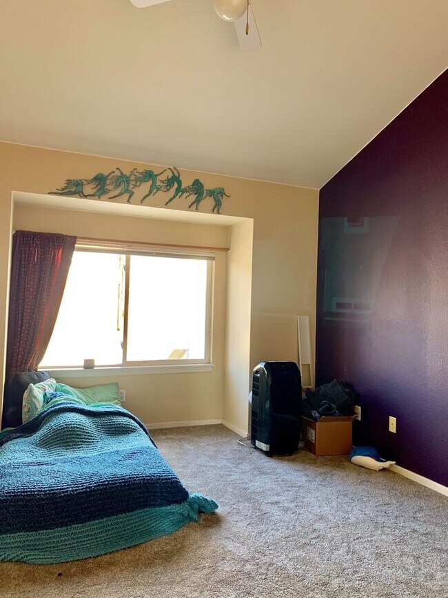 Building Photo - Spacious Rowhouse on Cul-de-sac in SW Longmont for Lease!