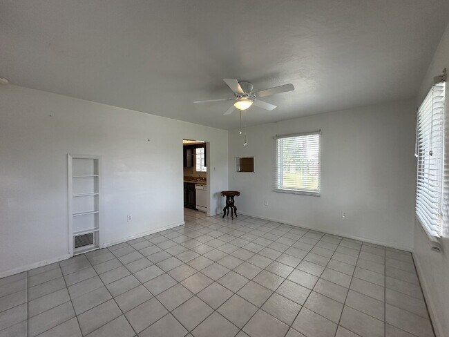 Building Photo - "Charming 3-Bed, 2-Bath in North Port!"