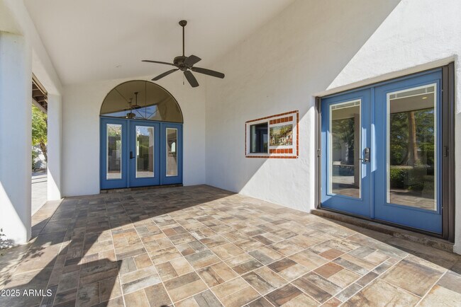 Building Photo - 5828 E Cactus Wren Rd