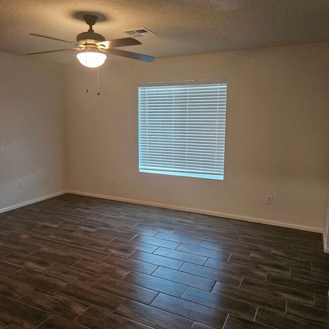 Building Photo - Remodeled 4 bedroom for Rent