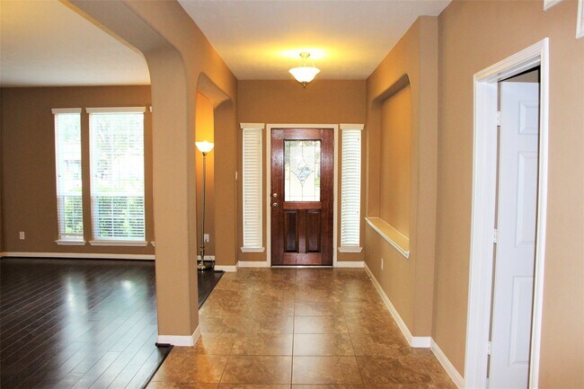 Building Photo - 3505 Barrington Ct