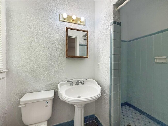 Building Photo - 1668 Laurelwood Dr SW