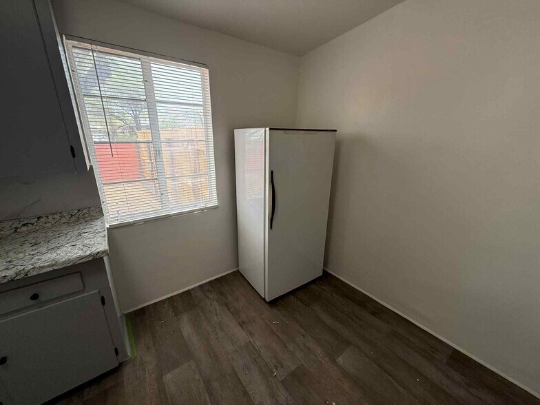 Building Photo - 2702 E Elm St