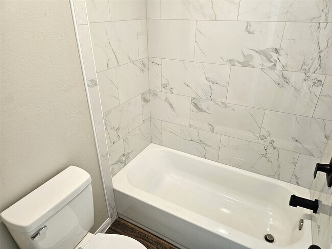 Building Photo - 10846 Kirktown Dr