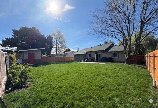 Building Photo - CHARMING & STRESS-FREE LIVING IN NORTHWEST MERIDIAN