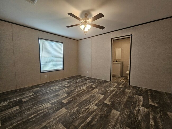 Building Photo - 479 Suwanee Dr