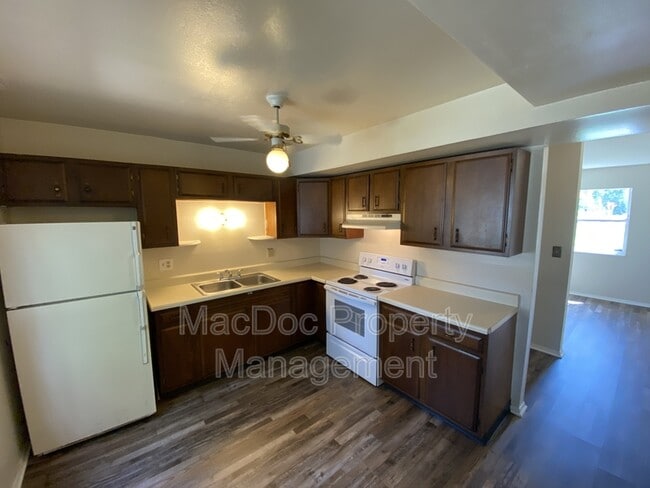 Building Photo - 729 Bellows Ave