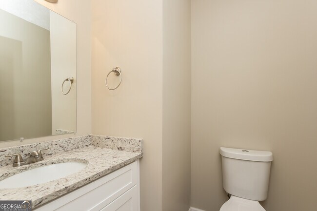 Building Photo - 660 Scenic View