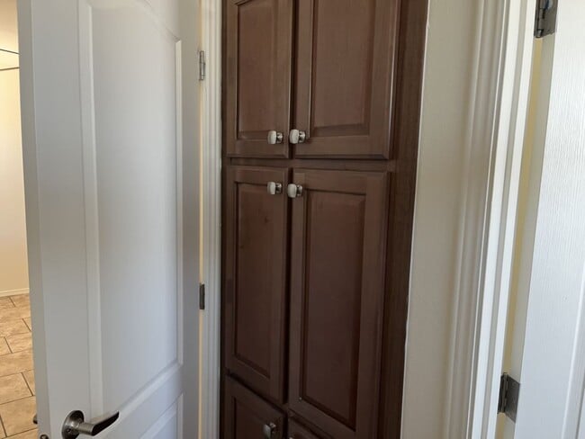 Building Photo - 5303 E Twain Ave