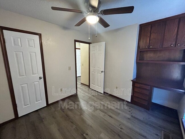 Building Photo - 1307 Summerton Pl