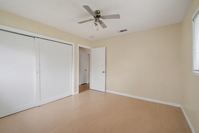 Building Photo - 259 Gloria Dr