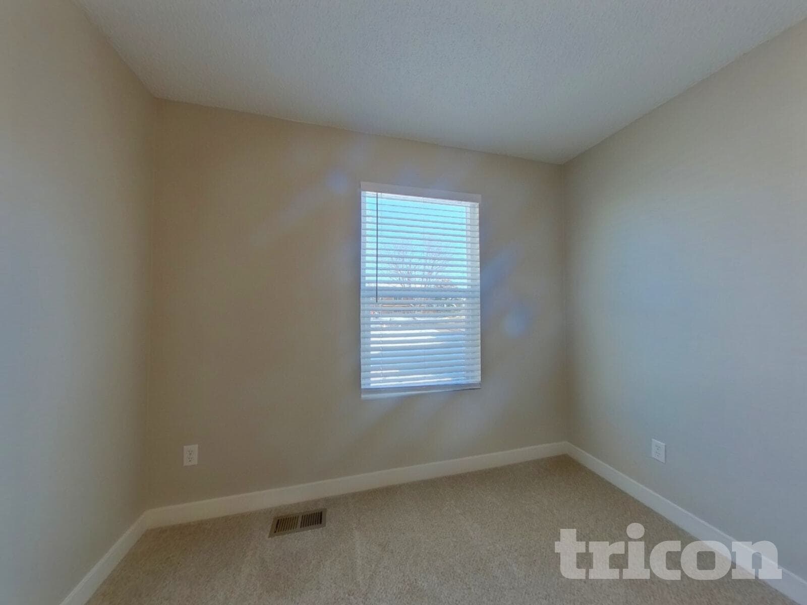 Building Photo - 2882 Dickens Dr