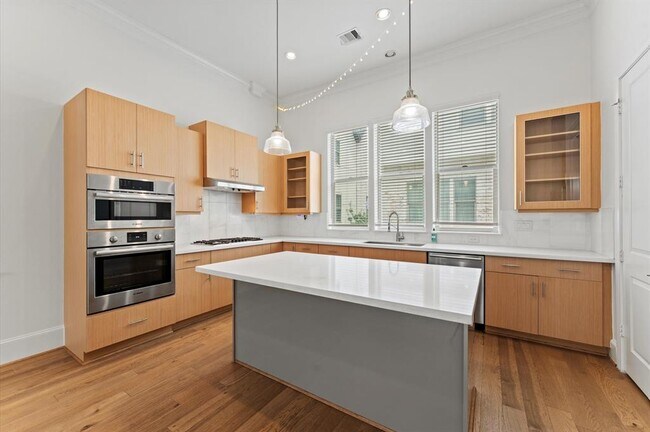 Building Photo - 4053 Leeland St