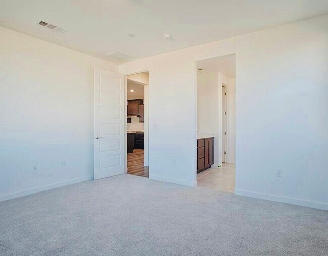 Building Photo - 5401 Spg Mountain Ln