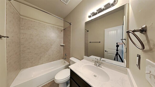 Building Photo - 11004 SW 38th Cir