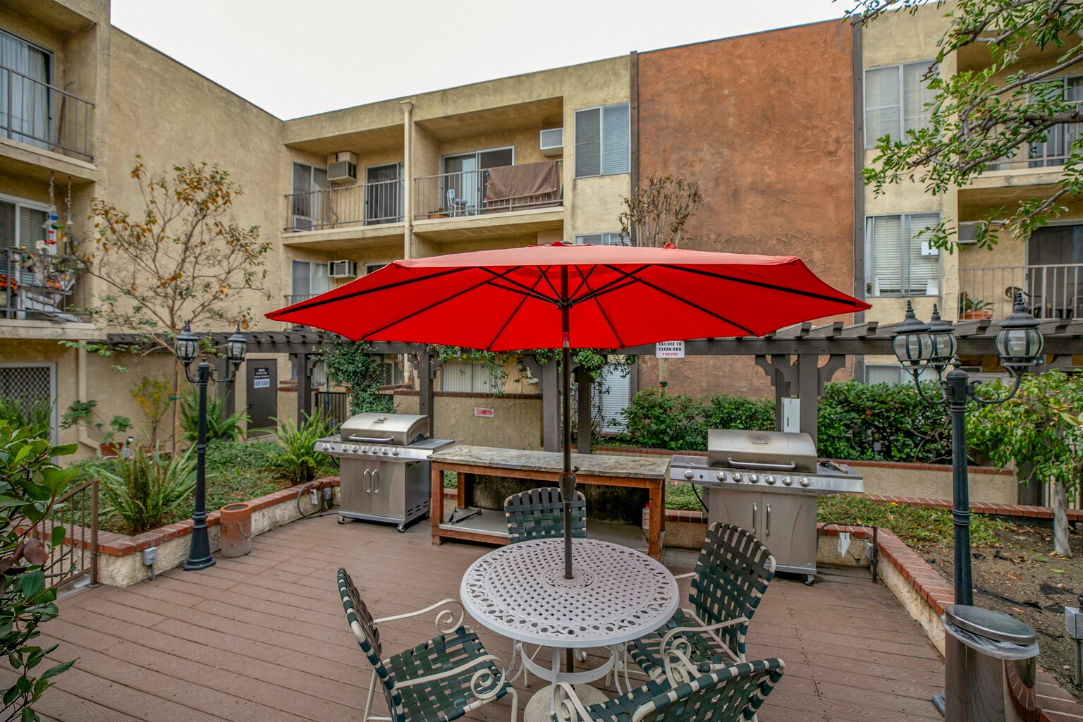 Building Photo - 365 Burchett St