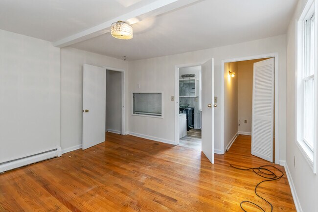 Building Photo - 76 Forest St