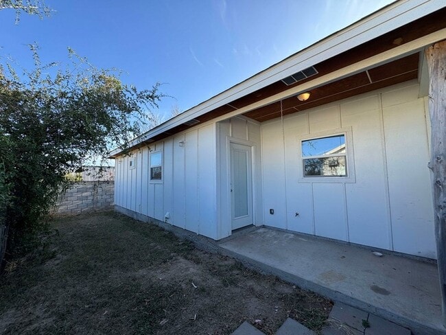 Building Photo - 4122 Dalia St