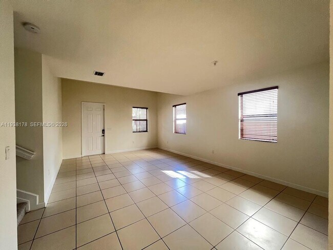 Building Photo - 191 SE 35 Ave