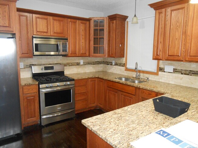 Building Photo - 631 Whalley Ave