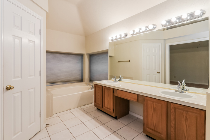 Building Photo - 11302 Rocky Mill Dr
