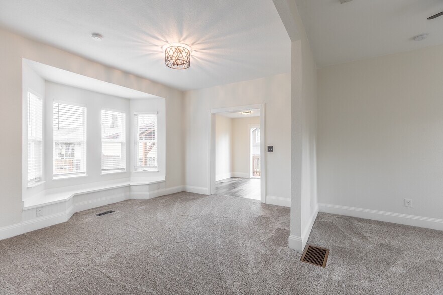 Building Photo - 1144 SE 85th Ave