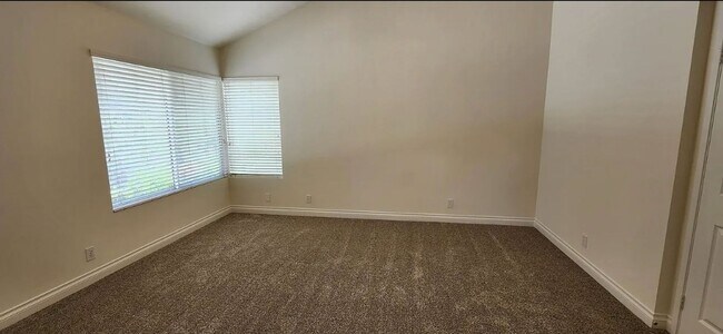 Building Photo - Beautiful Home in the Heart of Mission Viejo!