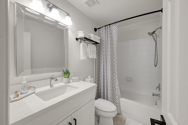 Building Photo - 246 N Walden Elms Cir