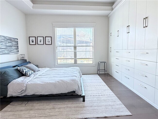 Building Photo - 609 SE Hendrix St