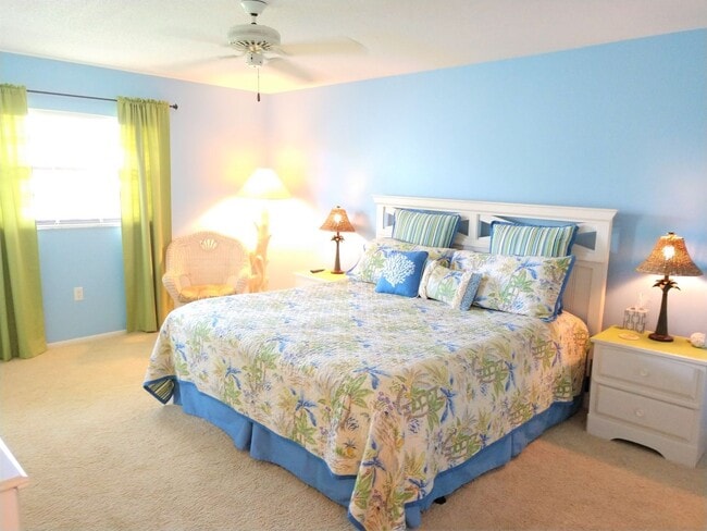 Building Photo - Seasonal Short-Term 2-Bedroom 2-Bathroom 2nd Floor Condo located at Mission Lakes!