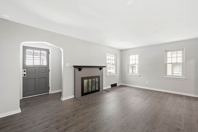 Building Photo - Charming 4 bedroom home in Pittsburgh avai...
