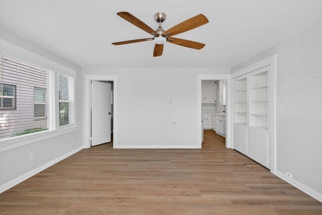Interior Photo - 1711 E Appleton St